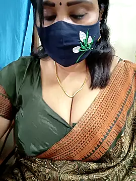 Queenflowerr online show from February 25, 2026, 7:01 pm