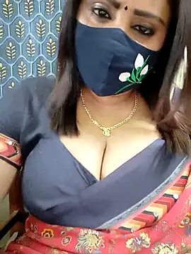 Queenflowerr online show from April 22, 2026, 6:09 pm