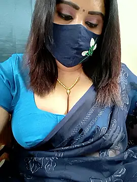 Snapshot of Queenflowerr chatting on May 14, 2026, 6:26 pm Queenflowerr online show from May 14, 2026, 6:26 pm