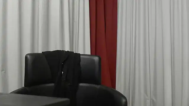 Snapshot of IndienTiger chatting on March 4, 2026, 8:26 pm IndienTiger online show from March 4, 2026, 8:26 pm