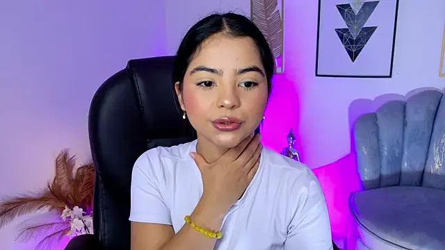 Layla Breezee online show from April 21, 2026, 11:05 am