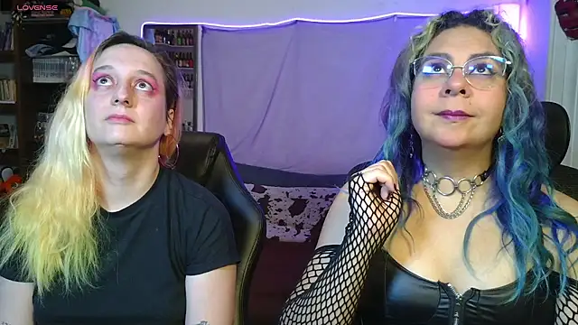 Evelan420 online show from April 24, 2026, 6:32 pm