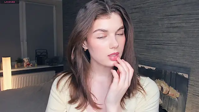 FloraDobb online show from March 9, 2025, 7:37 pm