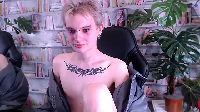 Snapshot of DemianEnglen chatting on March 20, 2025, 5:35 am DemianEnglen online show from March 20, 2025, 5:35 am