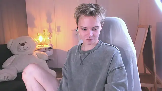 Snapshot of DemianEnglen chatting on September 13, 2025, 6:18 pm DemianEnglen online show from September 13, 2025, 6:18 pm