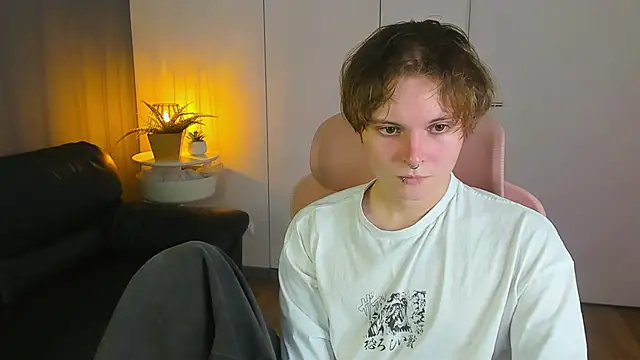 Snapshot of DemianEnglen chatting on April 6, 2026, 2:29 pm DemianEnglen online show from April 6, 2026, 2:29 pm