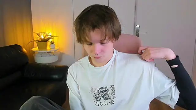 Snapshot of DemianEnglen chatting on April 7, 2026, 1:33 pm DemianEnglen online show from April 7, 2026, 1:33 pm