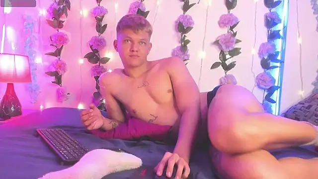 izan 20 online show from April 17, 2026, 11:30 pm