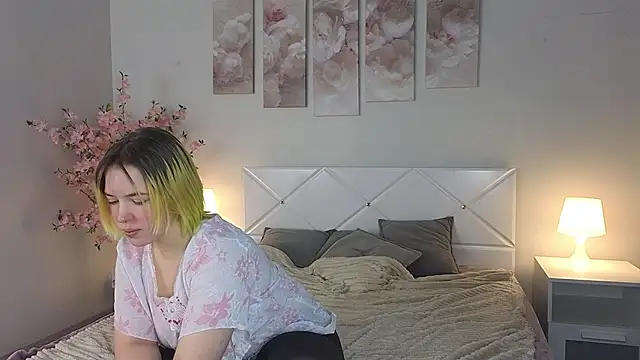 Manic pixie  online show from February 5, 2025, 11:02 am