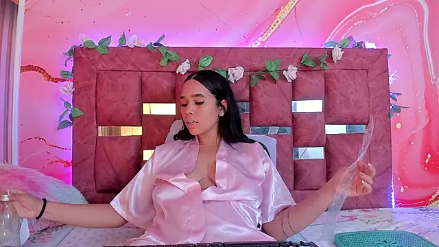 scarlett  evans  online show from March 14, 2025, 9:10 pm