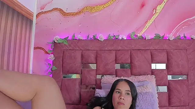 scarlett  evans  online show from September 20, 2025, 6:20 pm