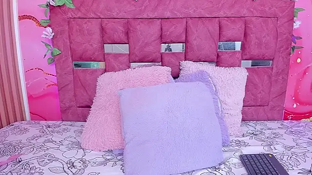 scarlett  evans  online show from September 27, 2025, 6:24 pm