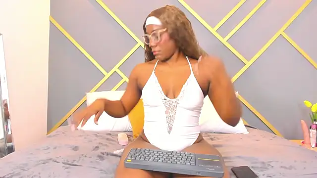 Alaia Colins online show from February 19, 2025, 3:50 am