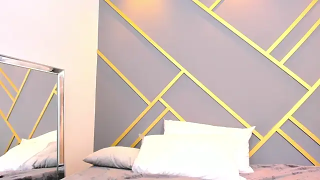 Alaia Colins online show from March 3, 2025, 7:43 am