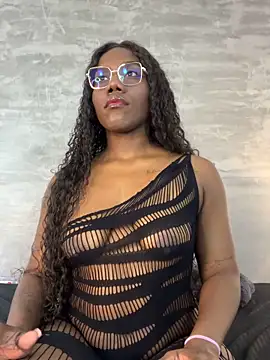 Alaia Colins online show from June 10, 2026, 12:33 am