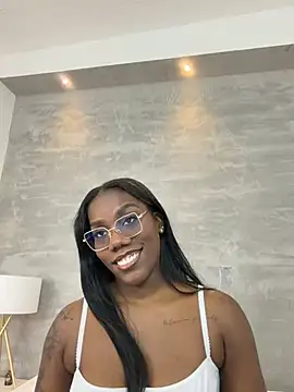 Snapshot of Alaia_Colins chatting on August 4, 2026, 11:07 pm Alaia Colins online show from August 4, 2026, 11:07 pm