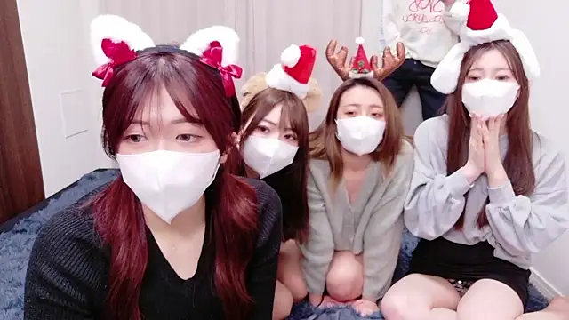 NA-KAREN-V8 online show from December 17, 2025, 1:17 pm