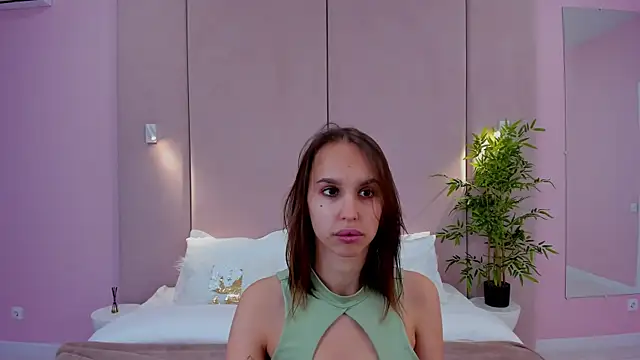 SandraTucker online show from November 10, 2025, 3:27 am