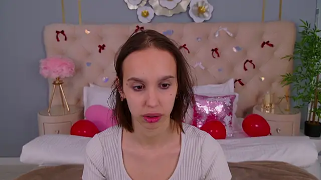 SandraTucker online show from February 9, 2026, 2:48 am