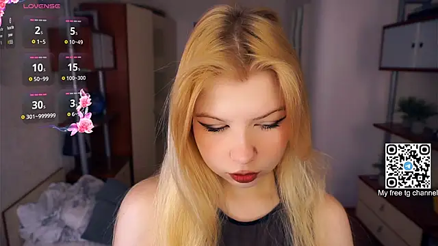 LynetHakes online show from September 19, 2025, 4:14 am