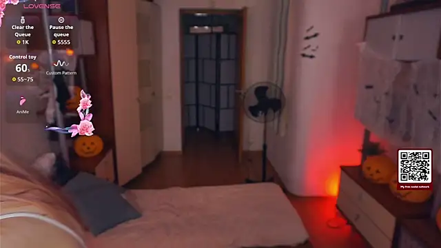 LynetHakes online show from October 20, 2025, 4:35 am