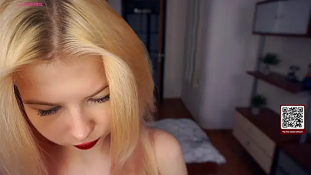 LynetHakes online show from November 22, 2025, 4:22 am