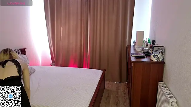 LynetHakes online show from April 15, 2026, 6:20 am