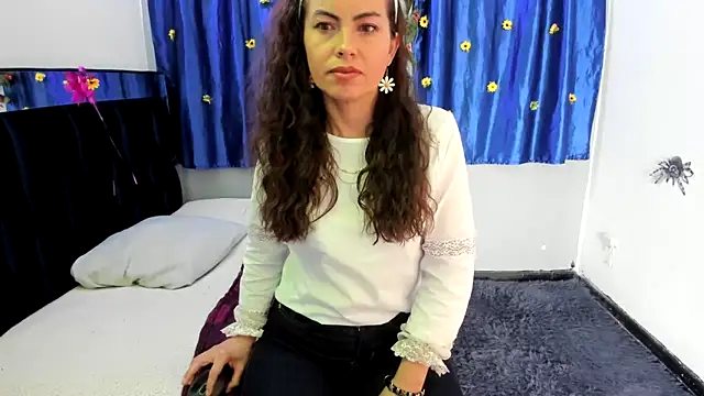 ShairaMarss online show from November 12, 2025, 2:06 pm