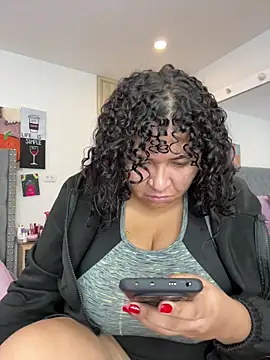 KarlaWild online show from October 13, 2025, 1:33 pm