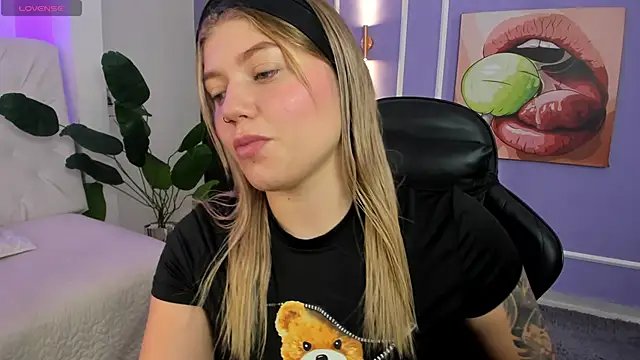 alaia greyy online show from November 15, 2025, 2:35 pm