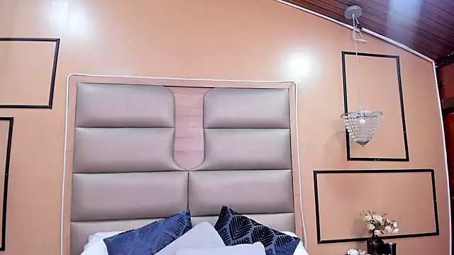 CAYLINCOLLINS online show from October 23, 2025, 3:39 am