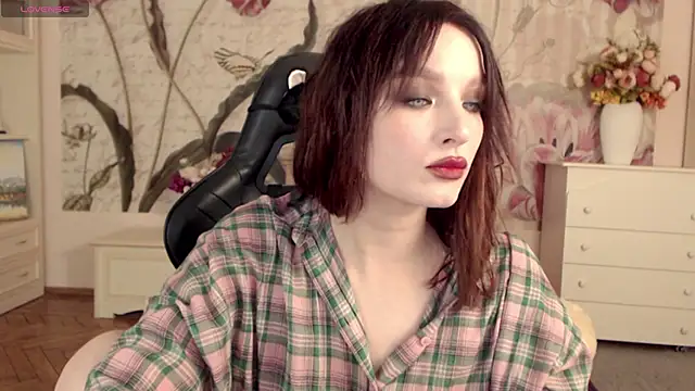 BritneyBarker online show from November 18, 2025, 7:29 pm