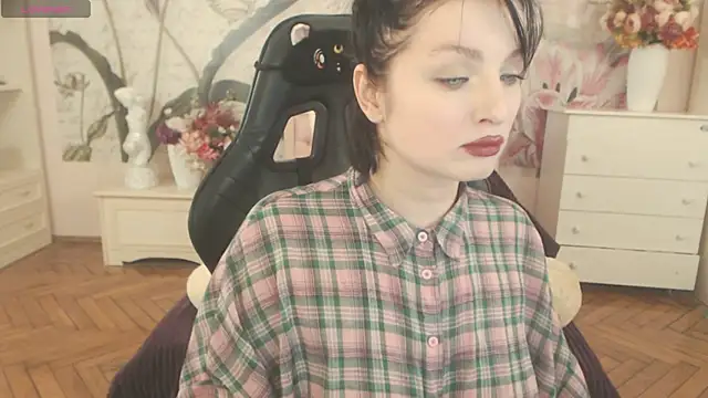 BritneyBarker online show from April 19, 2026, 7:51 am