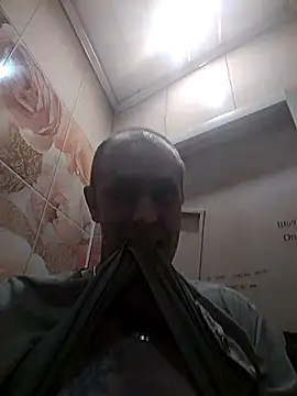 MaxDevilWhite online show from October 17, 2025, 10:40 am