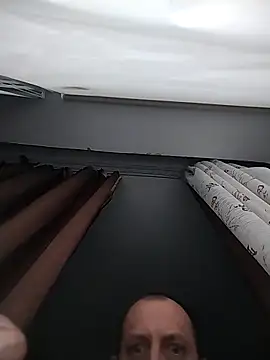 MaxDevilWhite online show from December 18, 2025, 9:37 am