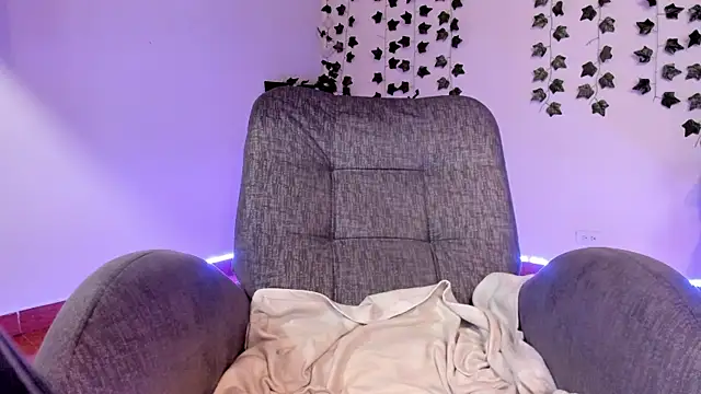 saray  jones online show from January 29, 2025, 4:30 pm