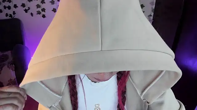 saray  jones online show from September 12, 2025, 1:11 pm