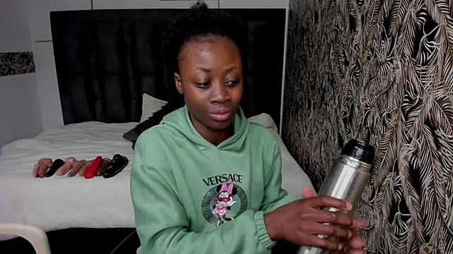 Sara Naugty online show from November 21, 2025, 12:59 pm