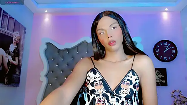 CamiiGarcia online show from February 17, 2025, 11:55 am