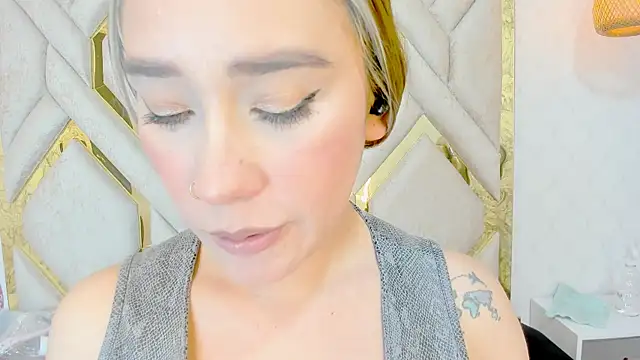 Lannajansen online show from February 8, 2025, 4:57 pm