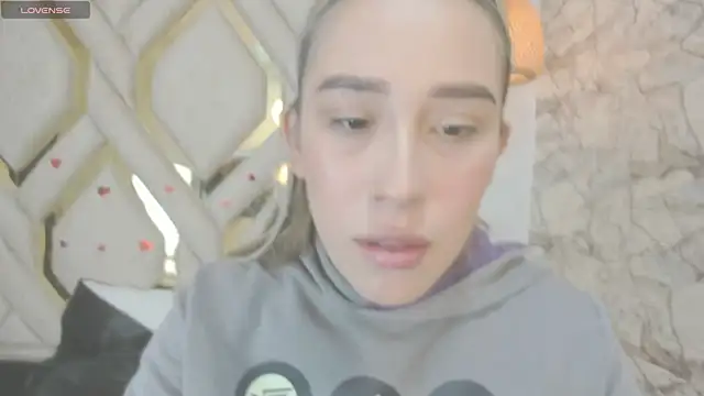 Lannajansen online show from March 19, 2025, 5:17 pm