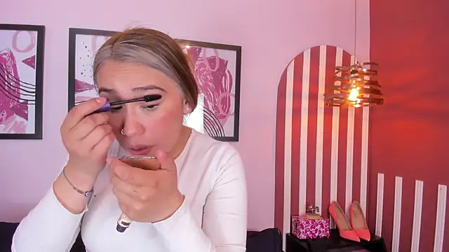 Lannajansen online show from October 14, 2025, 6:20 pm