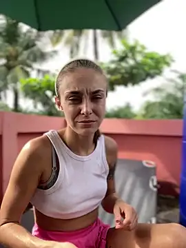 White Lu online show from September 28, 2025, 2:06 am