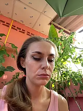 White Lu online show from April 19, 2026, 2:11 am