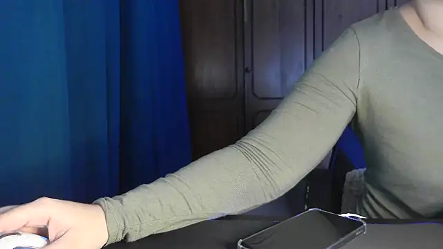 bunnyfox420 online show from December 16, 2025, 5:18 pm