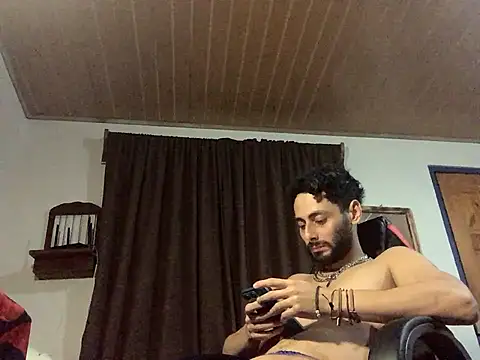 Snapshot of Nooneisthis chatting on May 8, 2026, 7:03 am Nooneisthis online show from May 8, 2026, 7:03 am