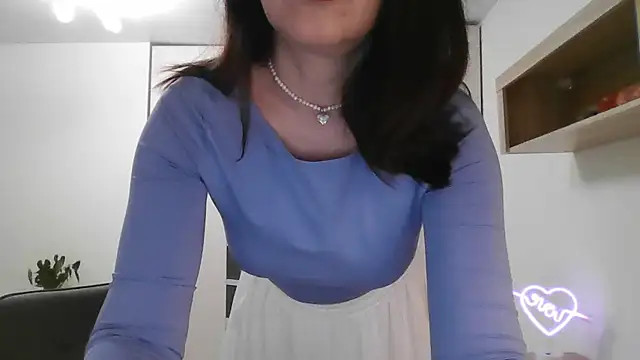 Victoria Glam online show from February 4, 2025, 4:50 pm