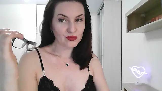 Victoria Glam online show from March 2, 2025, 7:12 pm