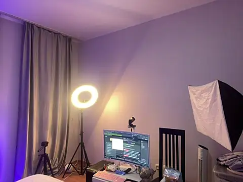 Molli Luv online show from March 2, 2025, 5:47 pm