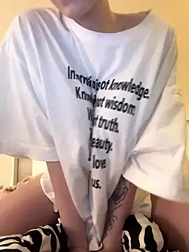 Molli Luv online show from October 21, 2025, 3:24 pm